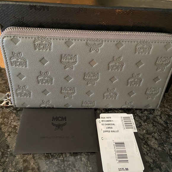 MCM Klara Leather Zip Wallet - Picture 2 of 10